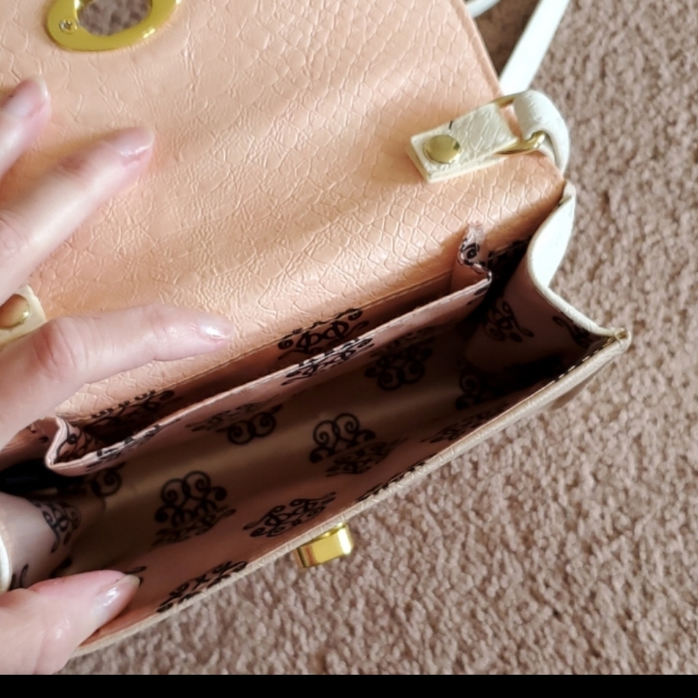 Jessica Simpson purse - Picture 4 of 5